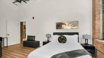 2 Schlafzimmer, Schreibtisch, Bügeleisen/Bügelbrett, Reisekinderbett