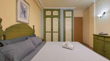 1 slaapkamer, een strijkplank/strijkijzer, wifi, beddengoed