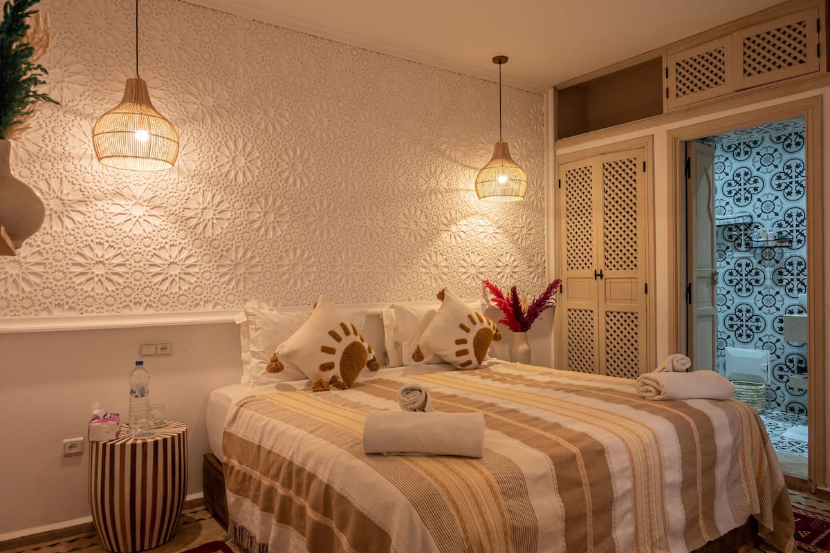 Habitación superior con 1 cama doble o 2 individuales | Tabla de planchar con plancha y wifi gratis