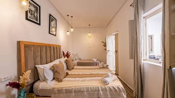 Habitación triple de lujo | Tabla de planchar con plancha y wifi gratis