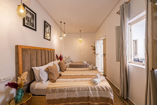 Luxury Triple Room | Iron/ironing board, free WiFi