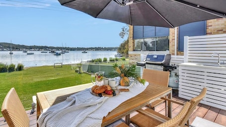 Outdoor dining. The Little Lake House Waterfront