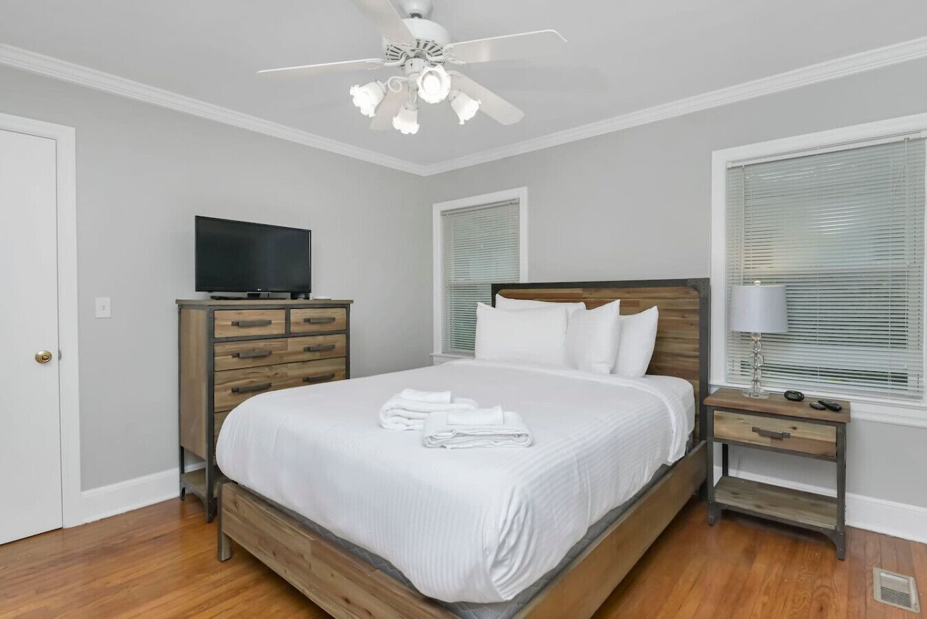 2 bedrooms, desk, iron/ironing board, free WiFi