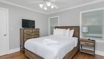 2 bedrooms, desk, iron/ironing board, free WiFi