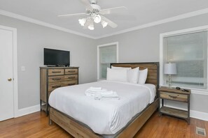 2 Schlafzimmer, Schreibtisch, Bügeleisen/Bügelbrett, kostenloses WLAN