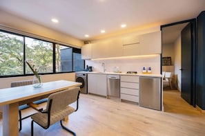 Microwave, dishwasher, coffee/tea maker, cookware/dishes/utensils - Digital Nomad Paradise ~1BR unit in Manila’s Heart (Medellín)
