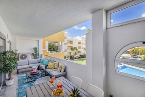 تناول الطعام بالخارج