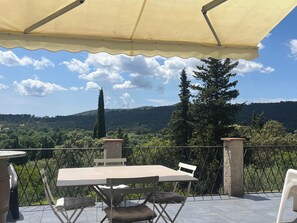 Outdoor dining - House in Provence Verte with magnificent view (Camps-la-Source)