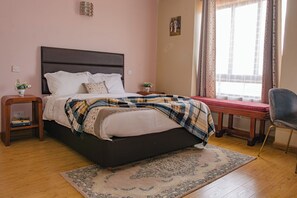 2 bedrooms, iron/ironing board, WiFi, bed sheets - Relaxing, Airy & Homely Apartment; close to malls (Nairobi)