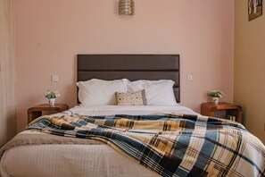 2 chambres, fer et planche à repasser, Wi-Fi, draps fournis
