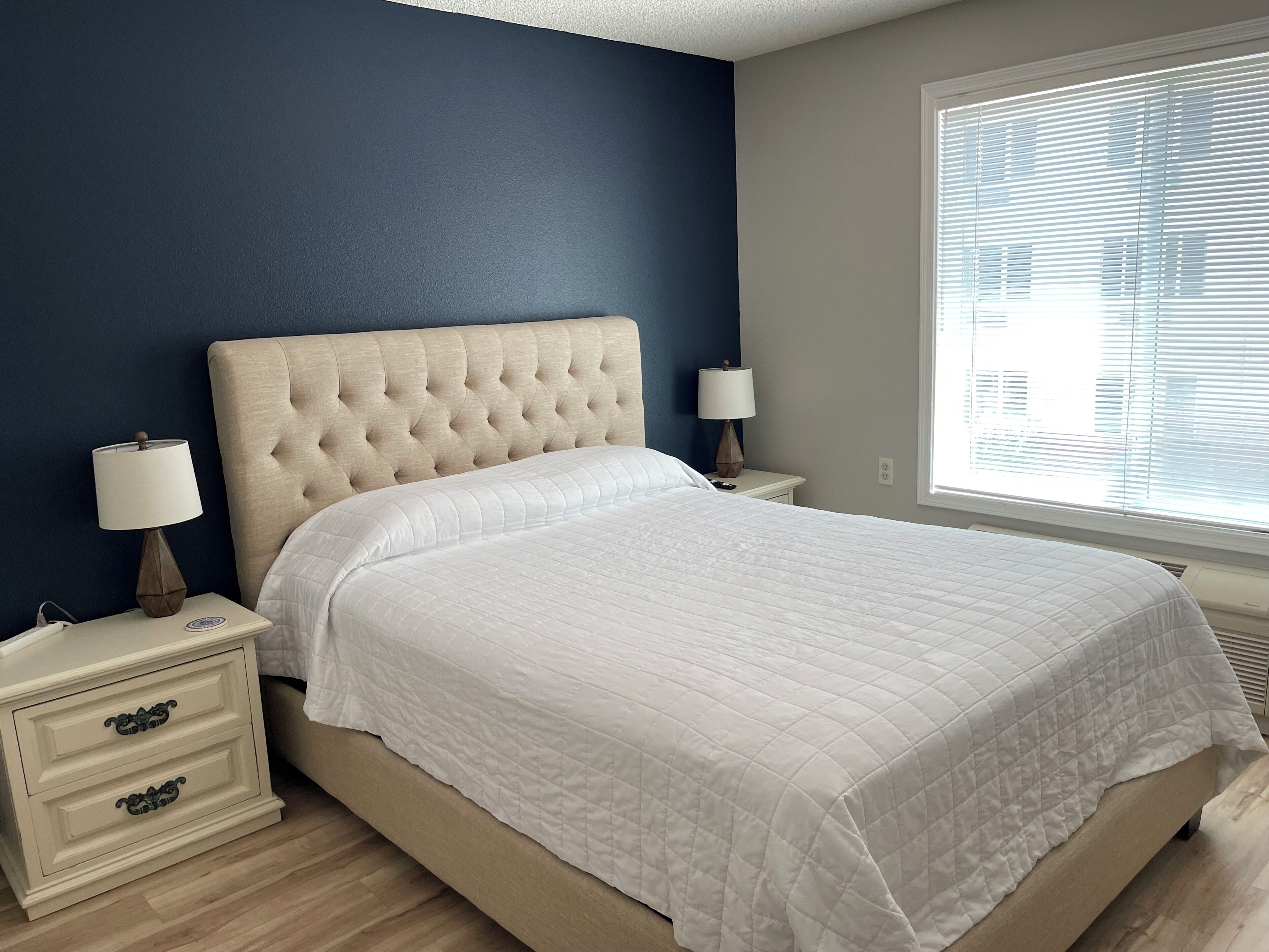 Suite, 1 Bedroom, 1 Queen Bed, Non-Smoking | Individually decorated, individually furnished, free WiFi, bed sheets