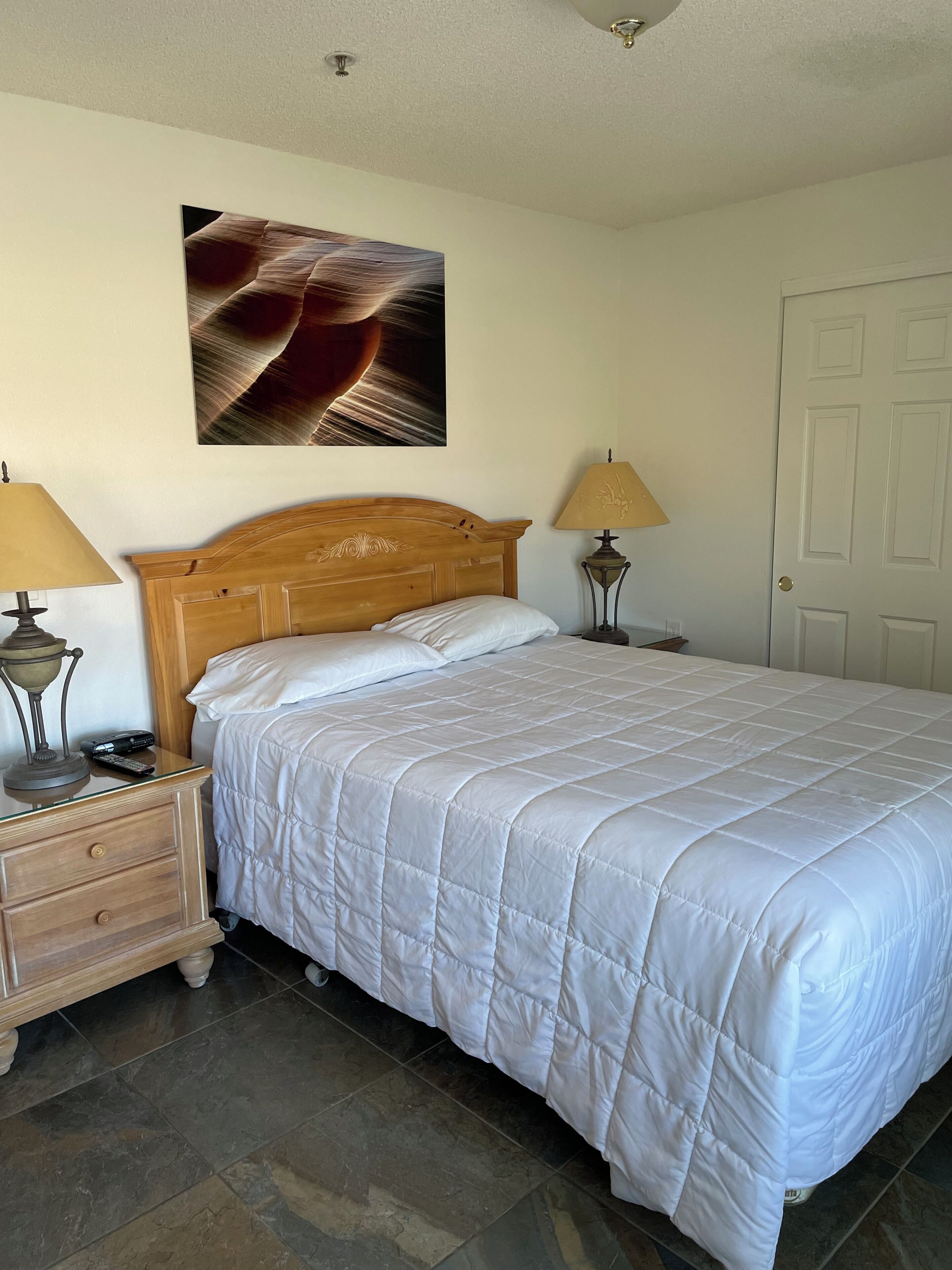 2 Bedroom, 2 Queens, 1 Bath, Non-Smoking | Individually decorated, individually furnished, free WiFi, bed sheets
