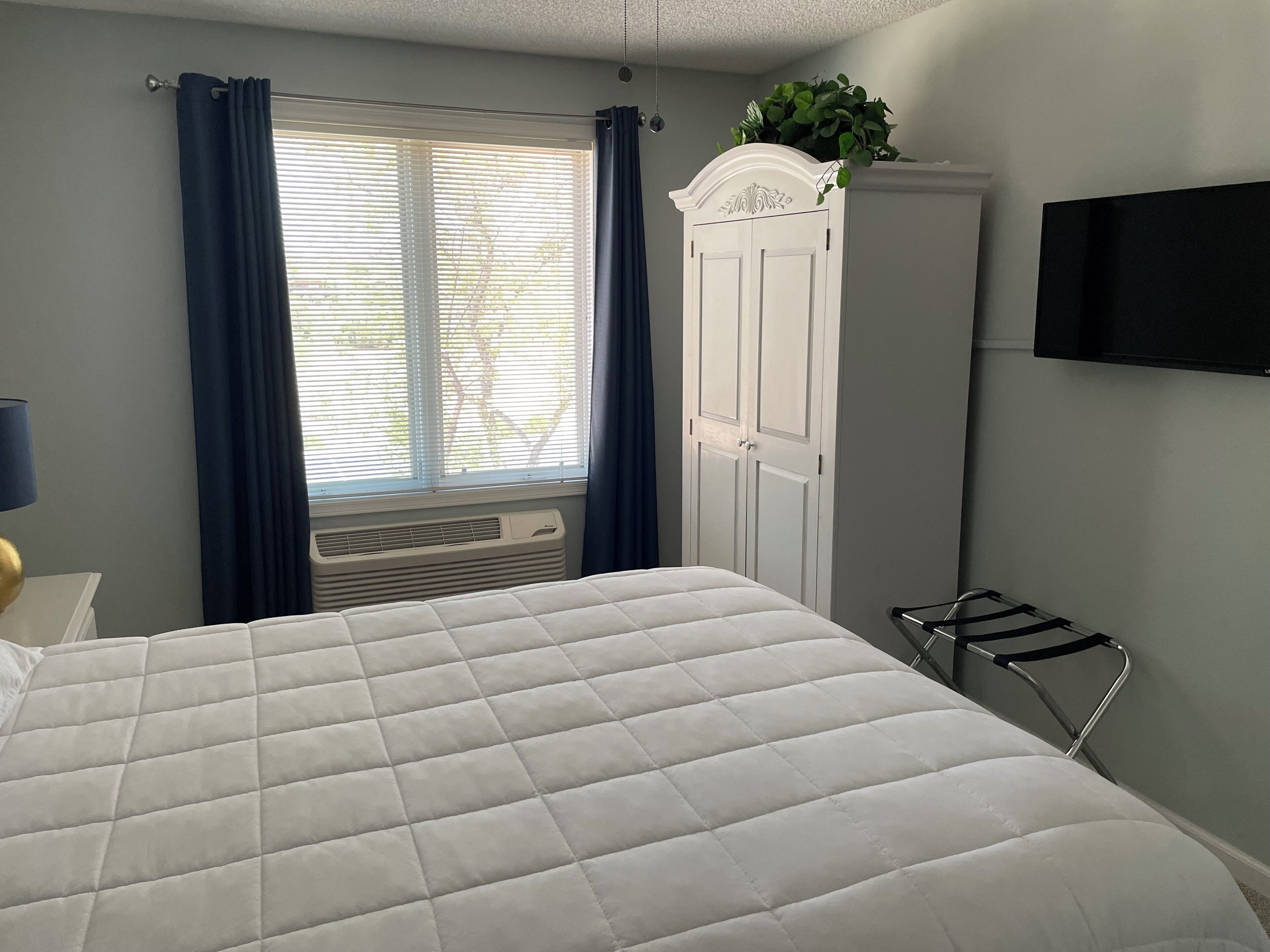 2 Bedroom, 2 Queens, 2 Baths, Non-Smoking | Free WiFi