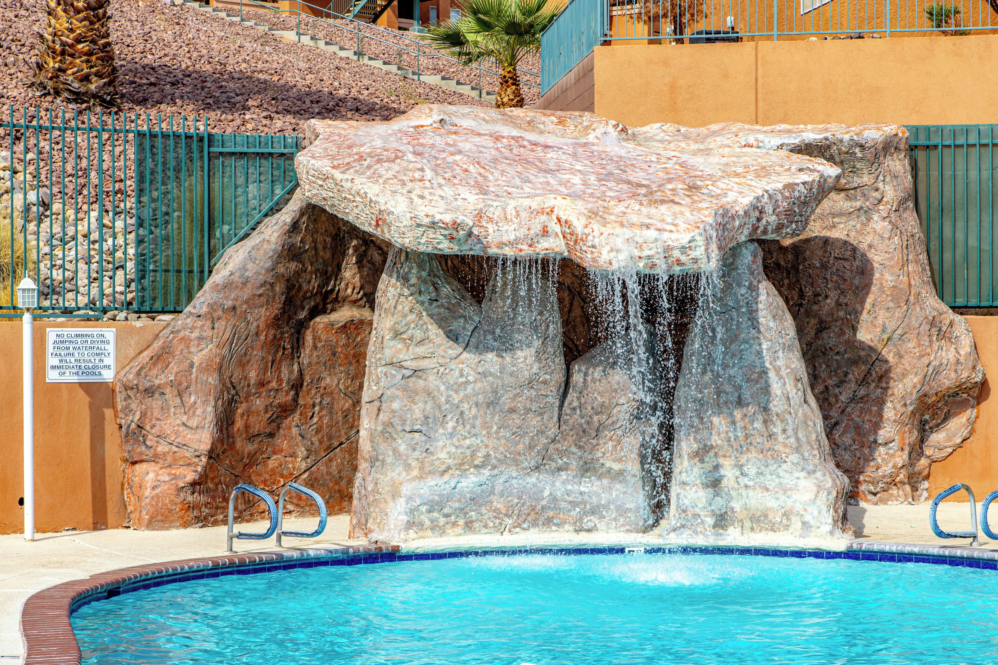 2 outdoor pools