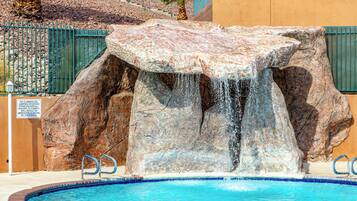 2 outdoor pools
