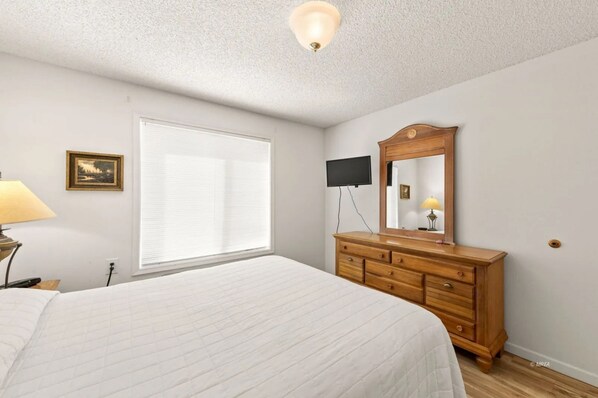 Suite, 1 Bedroom, 1 Queen Bed, Non-Smoking