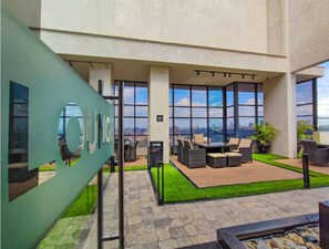 Outdoor dining - Bossway Apartments (Nairobi)