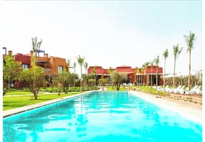 حمام سباحة