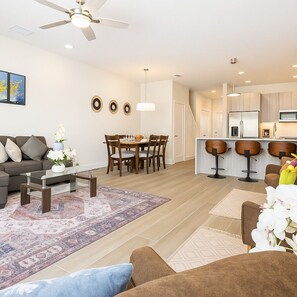 Suite, Patio | Living area | 40-inch Smart TV with digital channels