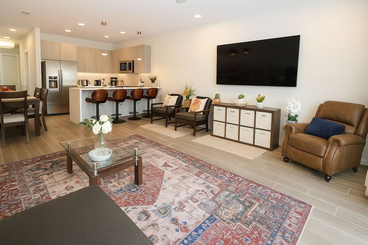 Suite, Patio | Living area | 40-inch Smart TV with digital channels