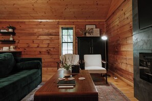 Living Room - Evergreen Hideaway Cabin (Sevierville)