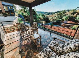 TV de tela plana 28 polegadas com canais a cabo, serviços de streaming