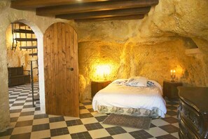 2 bedrooms, iron/ironing board, travel crib, free WiFi