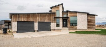Expansive Basement Suite w/ Horses and Arena
