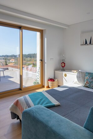 3 Schlafzimmer, Schreibtisch, Bügeleisen/Bügelbrett, kostenloses WLAN