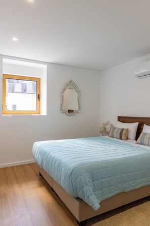 2 slaapkamers, een strijkplank/strijkijzer, gratis wifi, beddengoed