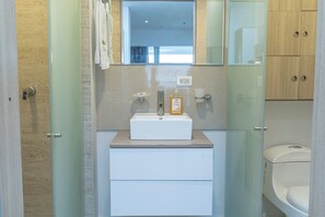 Bruser, håndklæder, Sæbe, Toiletpapir