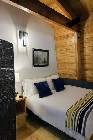 4 bedrooms, iron/ironing board, travel crib, free WiFi