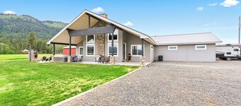 Little Pine Lodge - Hot tub, Views, Pool table & Family fun!