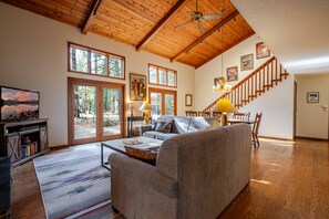 TV, fireplace, table tennis, books