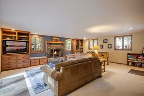 TV, fireplace, table tennis, books