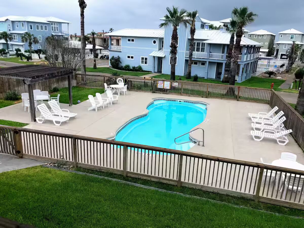 标准公寓式客房, 无障碍, 私人浴室 (Boardwalk to Beach) | 室外游泳池