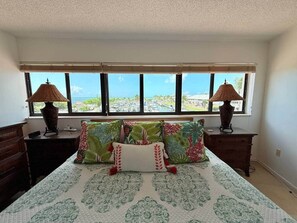 2 bedrooms, iron/ironing board, WiFi, bed sheets - Spectacular Ocean-Marina Views - Free Kayaks Pickleball (Key Largo)