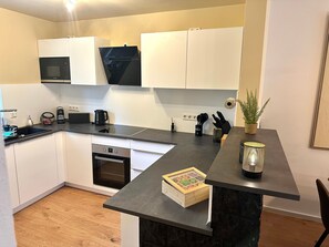 Microondas, horno, placa de cocina, lavavajillas