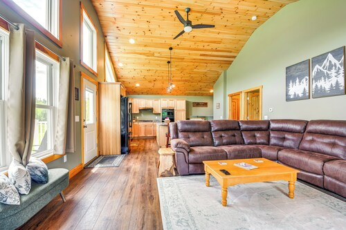 Mtn-View Home 6 Mi to Jay Peak Resort: Fish & Hike