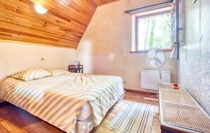 2 bedrooms, iron/ironing board, travel crib, free WiFi