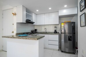 Private kitchen - Furnished apartment in Cali South - Ciudad Meléndez, with swimming pool, WiFi 2 Bedrooms (Cali)