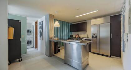 |EP| Central Provenza Apt w/Jacuzzi, AC/ Desk