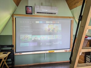 Interior - Farmhouse cabin on 33 acre farm (qathet Regional District)