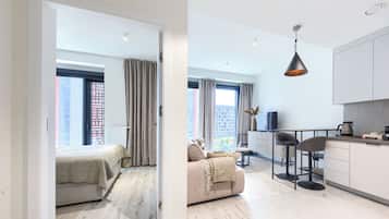 Apartament Deluxe, vistes a la ciutat | Espai de treball apte per a portàtils i cortines opaques