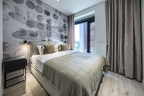 Deluxe Apartment, City View | Laptop workspace, blackout curtains, soundproofing, iron/ironing board - Towarowa Towers (Warsaw)