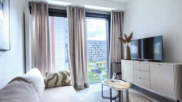 Apartament Deluxe, vistes a la ciutat | Espai de treball apte per a portàtils i cortines opaques