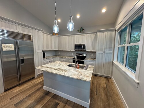 2-bedrooms 2-baths with PICKLE BALL, TENNIS, BATTING CAGE, BASKETBALL, & POOL.