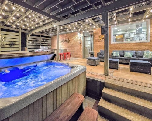 Vegas Speakeasy • HotTub • Pool • Games • Stadium