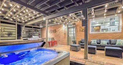 Vegas Speakeasy • HotTub • Pool • Games • Stadium