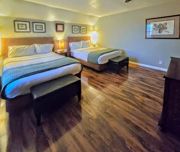 5 bedrooms, iron/ironing board, WiFi, bed sheets